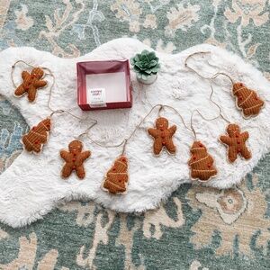 Peppermint Square Gingerbread Man Christmas Garland